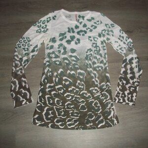 womens RUE 21 top.leopard pattern.size jr. large